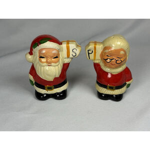 Vintage Mr & Mrs Santa Claus Salt & Pepper Set Holding Present Christmas Holiday